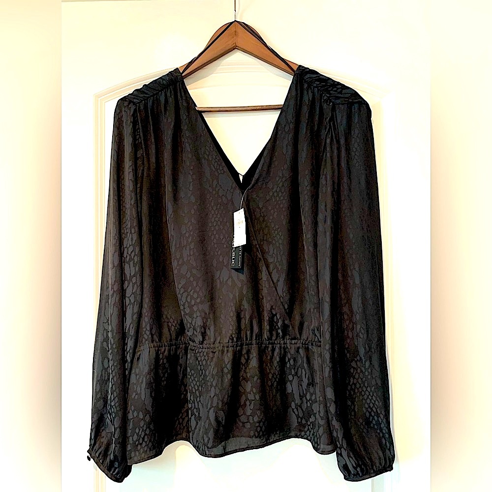 BR V-neck waisted top